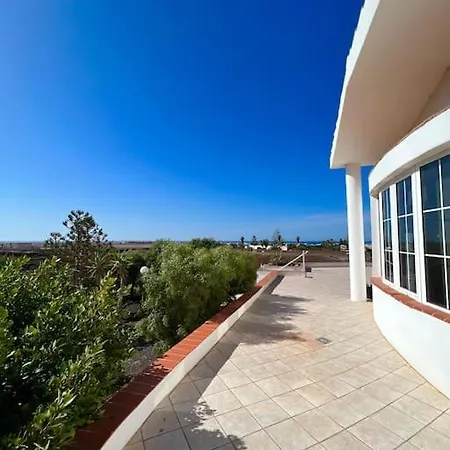 Villa Spacieuse Et Idealement Placee *